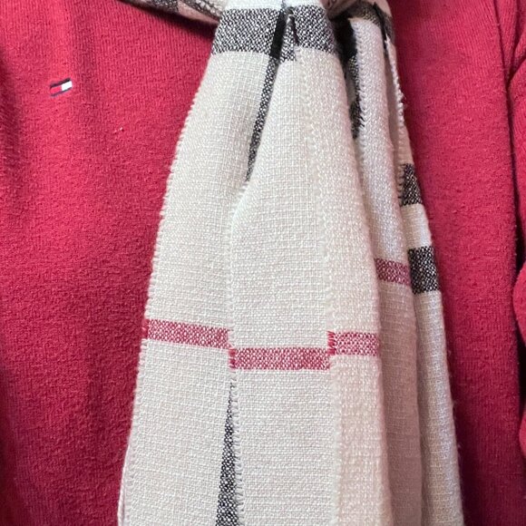 Elegant Burberry Check 100% Cashmere Scarf – Timeless Style - Picture 1 of 13